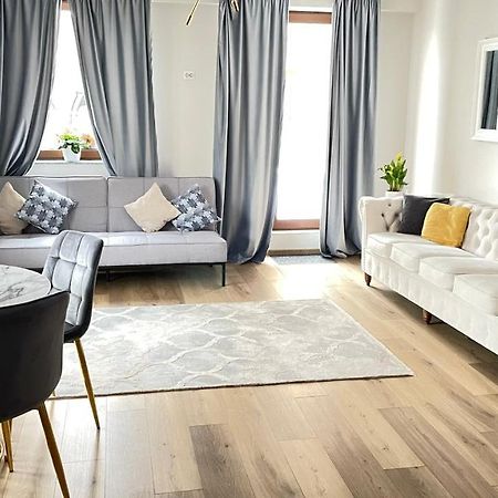 Londof Luxury Apartments - With A Panoramic View Over The City Braşov Exteriör bild