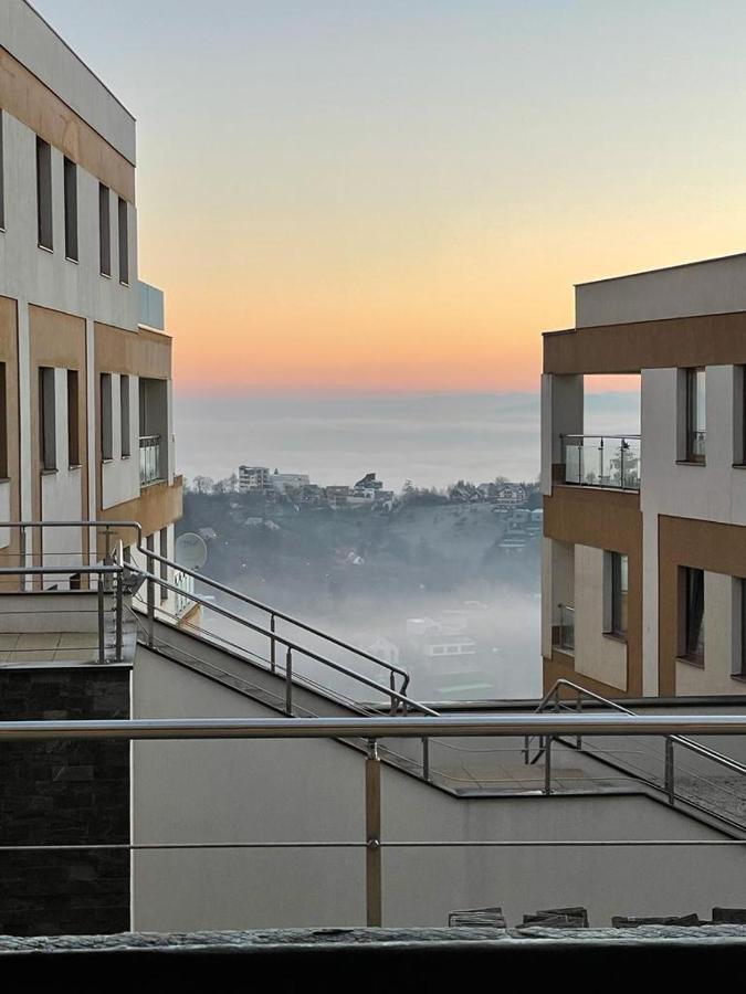 Londof Luxury Apartments - With A Panoramic View Over The City Braşov Exteriör bild