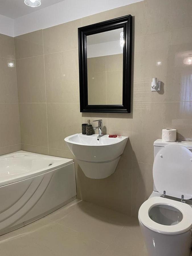 Londof Luxury Apartments - With A Panoramic View Over The City Braşov Exteriör bild