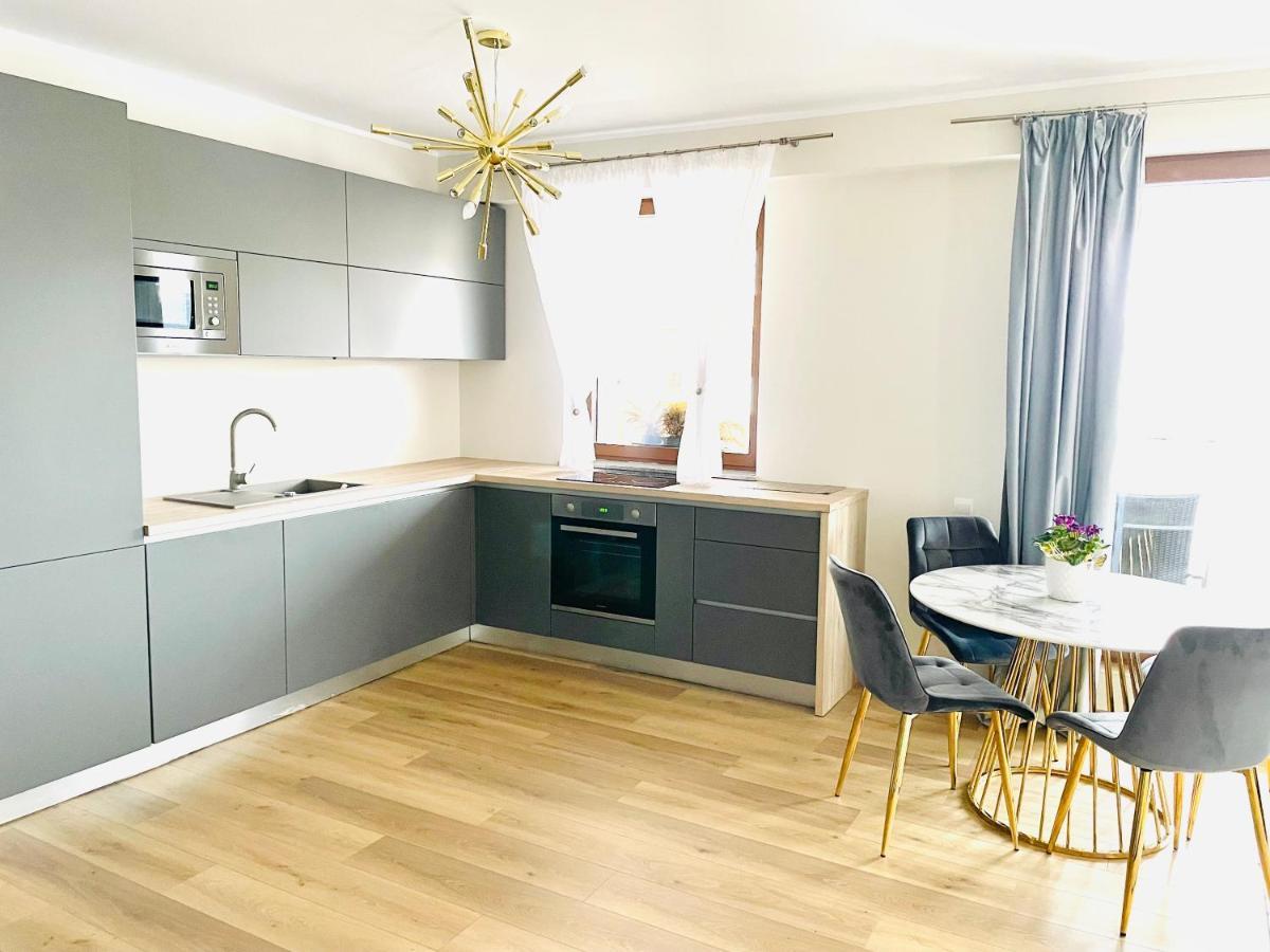 Londof Luxury Apartments - With A Panoramic View Over The City Braşov Exteriör bild