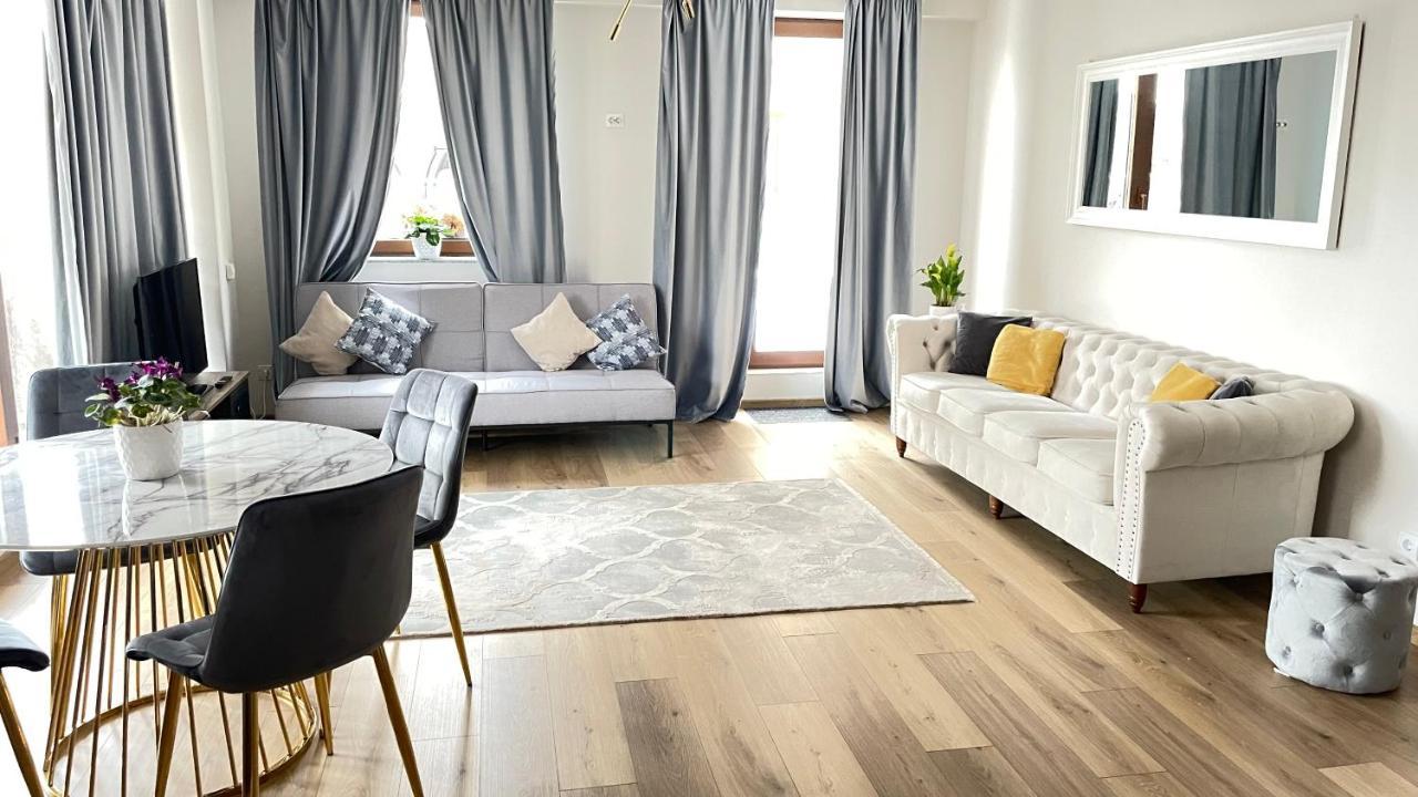 Londof Luxury Apartments - With A Panoramic View Over The City Braşov Exteriör bild