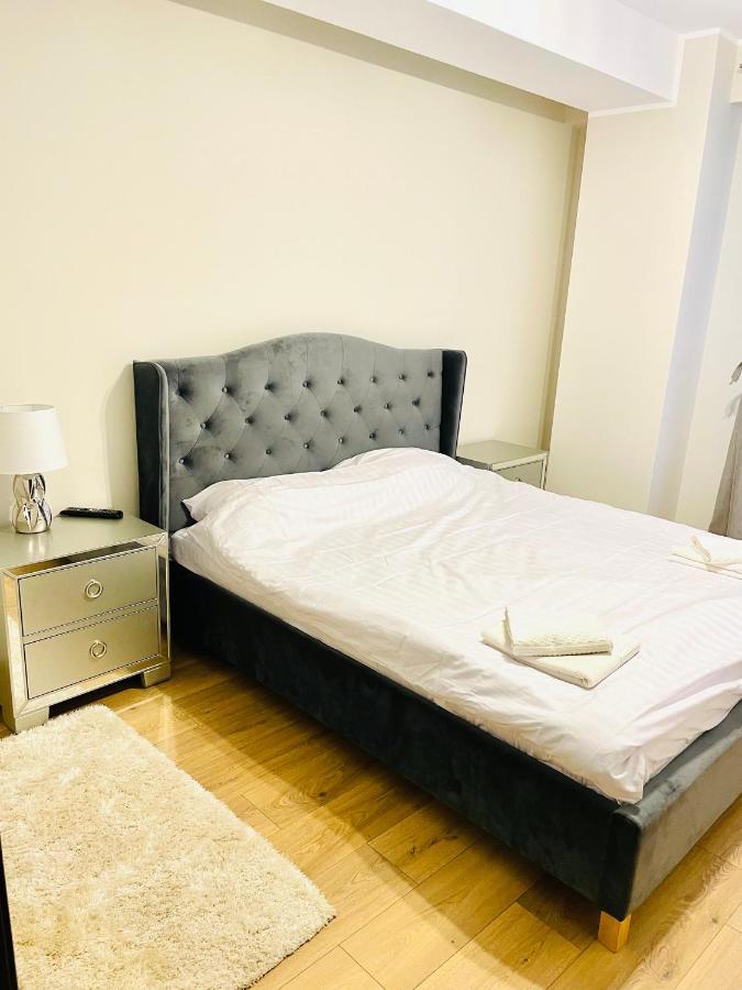 Londof Luxury Apartments - With A Panoramic View Over The City Braşov Exteriör bild