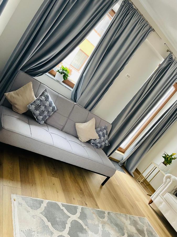 Londof Luxury Apartments - With A Panoramic View Over The City Braşov Exteriör bild
